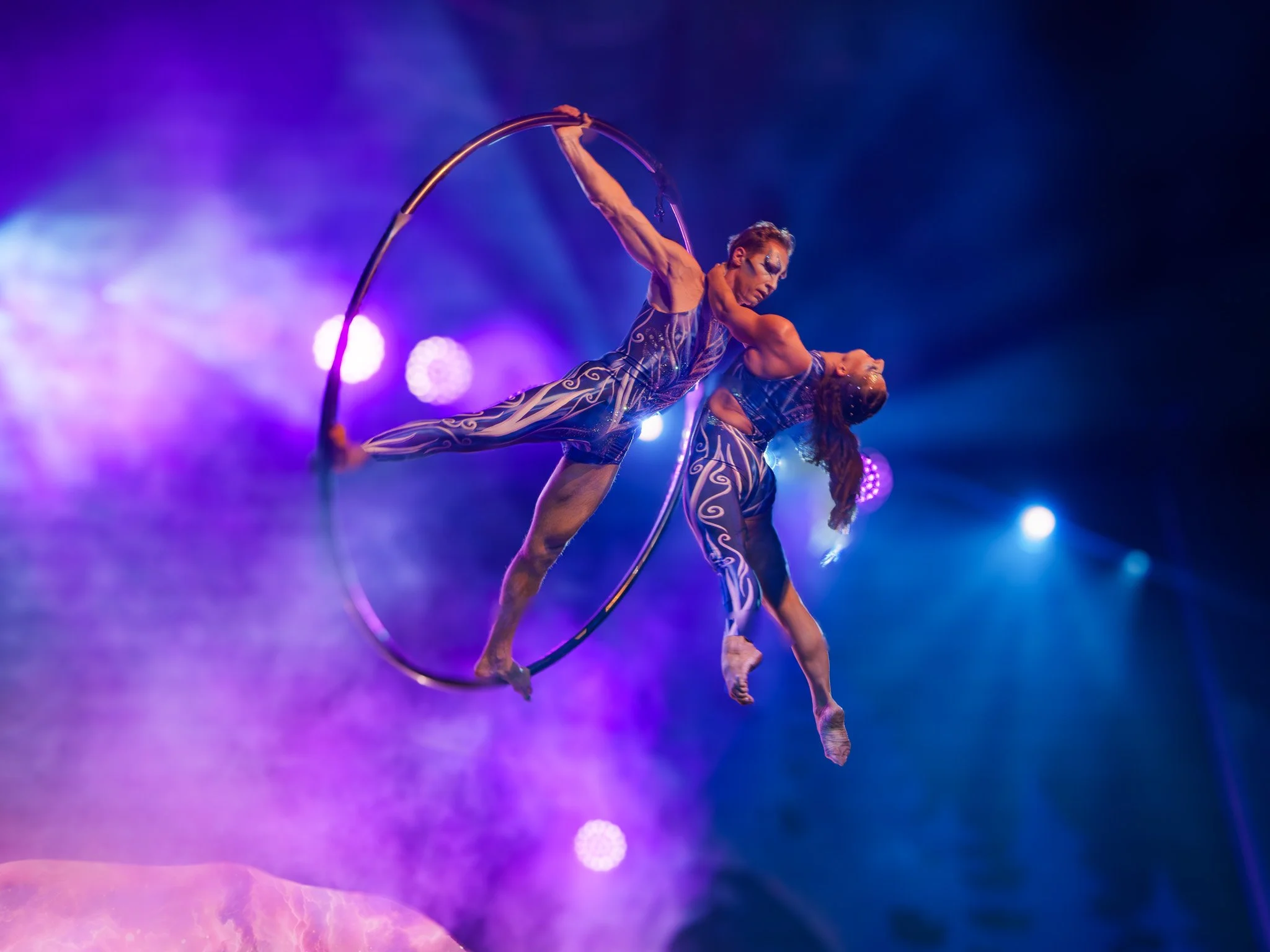 Cirque Musica Holiday Wonderland live on tour